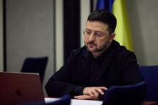 Зеленский по просьбе одного человека сменил одежду в военном стиле на костюм