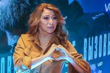 61-летняя Алена Апина показала фото в полупрозрачном корсете