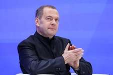 Медведев призвал следить за торговыми сетями и наказывать их