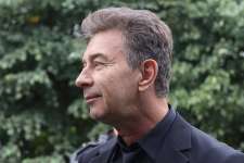 Представитель популярного певца ответил на слух о «блатных» номерах