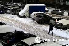 Закладка бомбы под автомобиль офицера Минобороны России попала на видео