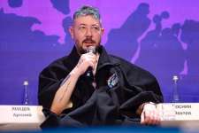 Артемий Лебедев призвал ограждать от общества один тип людей