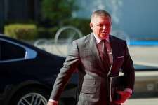 Премьер Словакии стал грузчиком